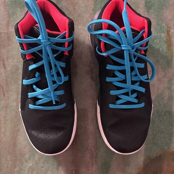 Under Armour Sports Shoes - Size M7/W8.5 US - Black, Red, and Blue Combination - Picture 1 of 6